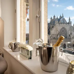 https://cathedral-yard-an-exclusive-private-apartment-on.cardiffhotelswales.com